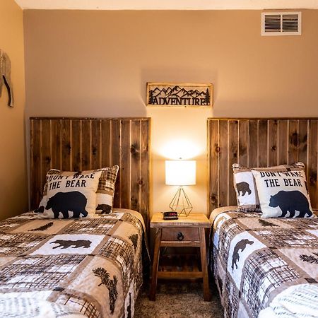 Sky High Views!!-Peak Mountaintop-Outdoor Pool-Close To Downtown-Private Balcony-Wifi-Cable Gatlinburg Luaran gambar