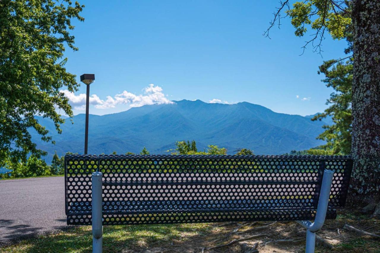 Sky High Views!!-Peak Mountaintop-Outdoor Pool-Close To Downtown-Private Balcony-Wifi-Cable Gatlinburg Luaran gambar