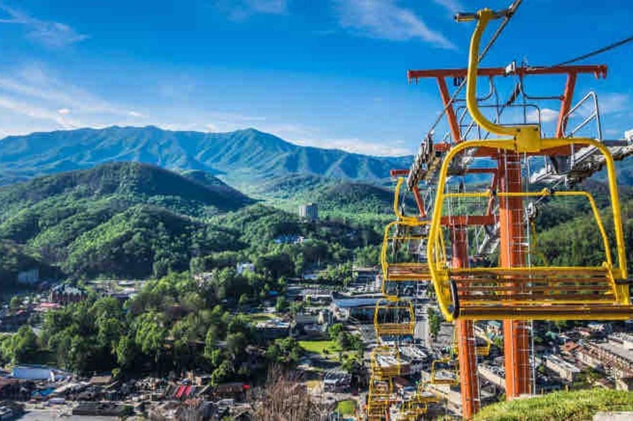 Sky High Views!!-Peak Mountaintop-Outdoor Pool-Close To Downtown-Private Balcony-Wifi-Cable Gatlinburg Luaran gambar