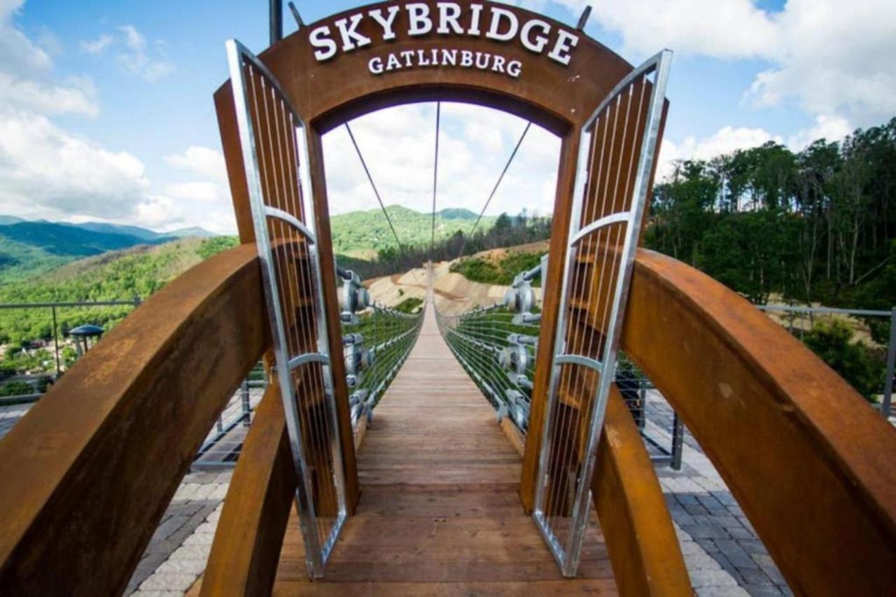 Sky High Views!!-Peak Mountaintop-Outdoor Pool-Close To Downtown-Private Balcony-Wifi-Cable Gatlinburg Luaran gambar
