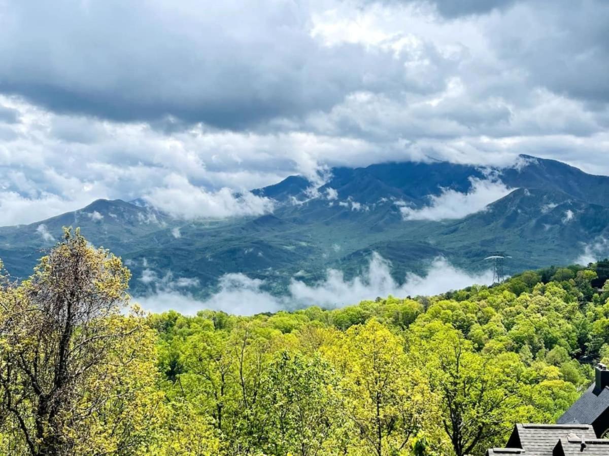 Sky High Views!!-Peak Mountaintop-Outdoor Pool-Close To Downtown-Private Balcony-Wifi-Cable Gatlinburg Luaran gambar