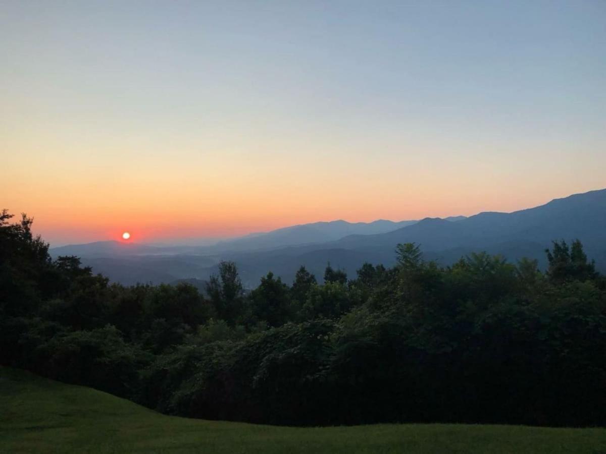 Sky High Views!!-Peak Mountaintop-Outdoor Pool-Close To Downtown-Private Balcony-Wifi-Cable Gatlinburg Luaran gambar